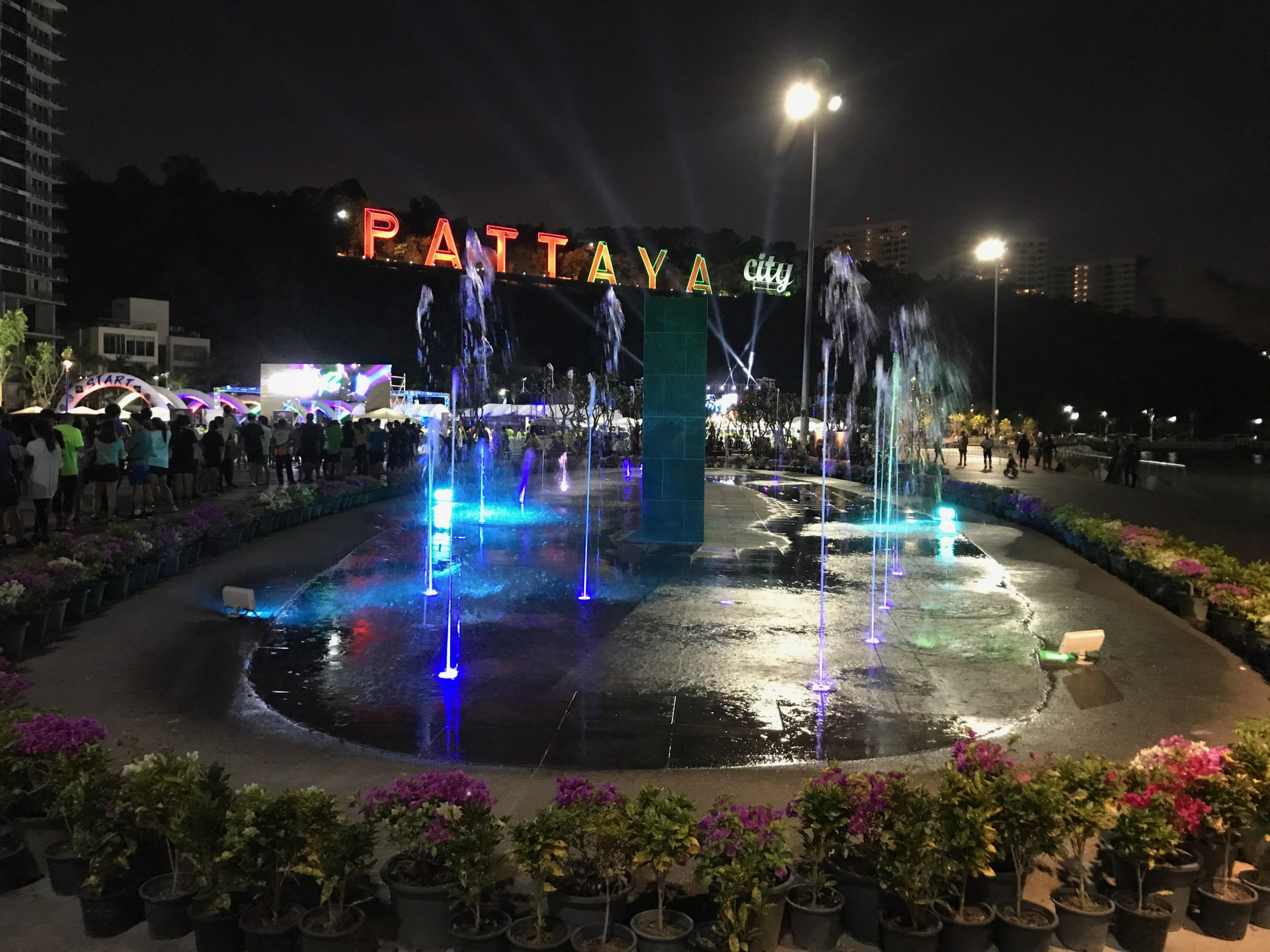 Fontaine éclairée à Pattaya, Thaïlande