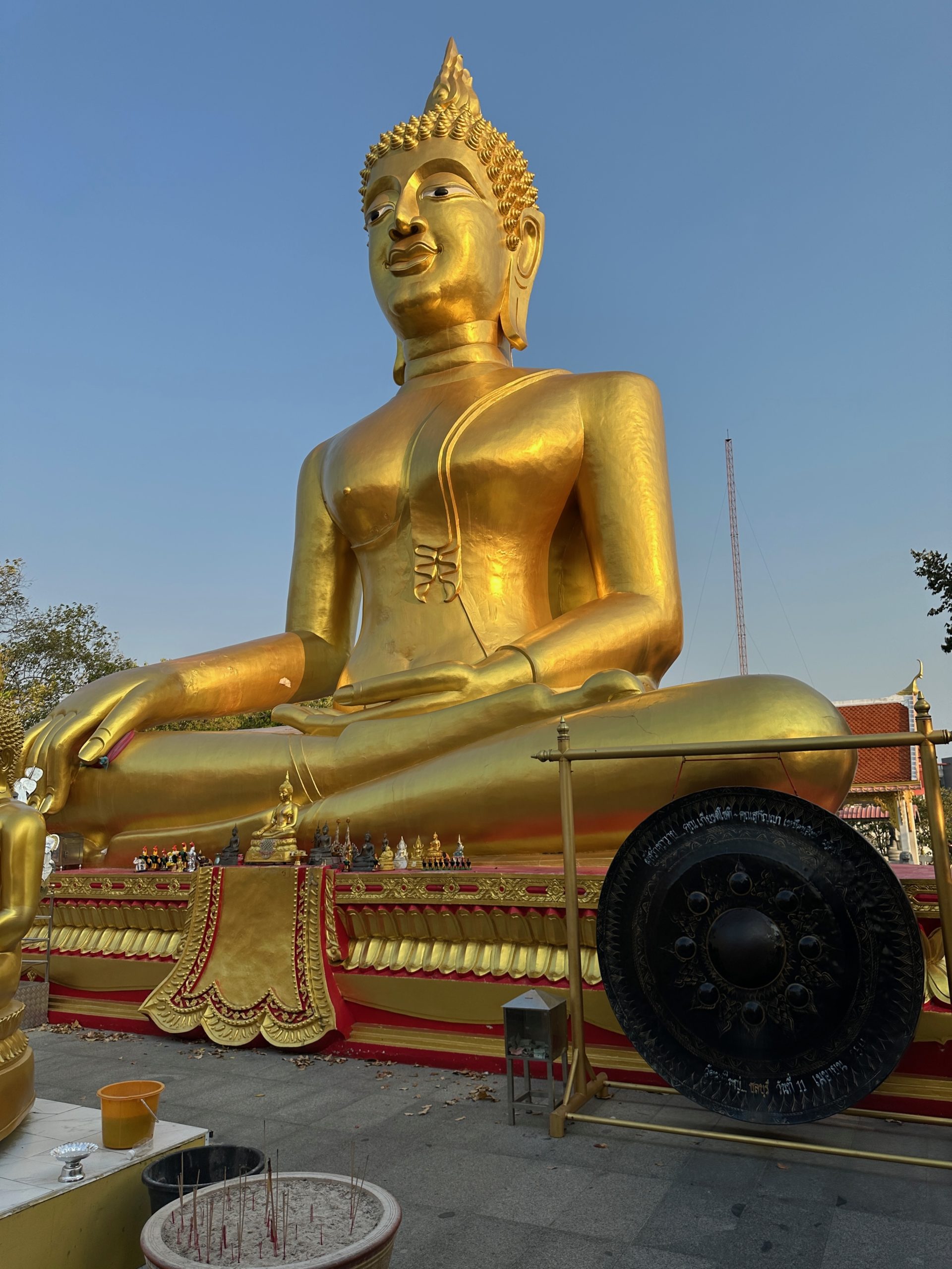 Imposante statue du Big Buddha en position assise à Pattaya.