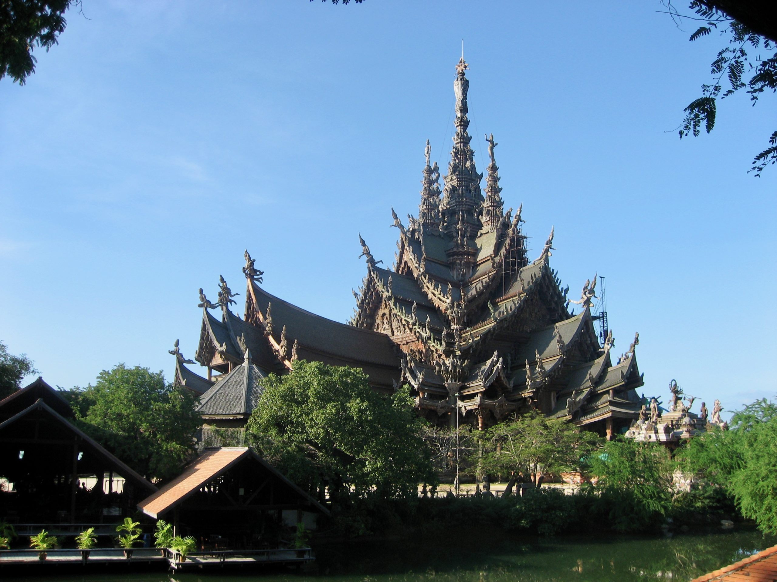 Sanctuaire de la Vérité, complexe en bois à Pattaya.