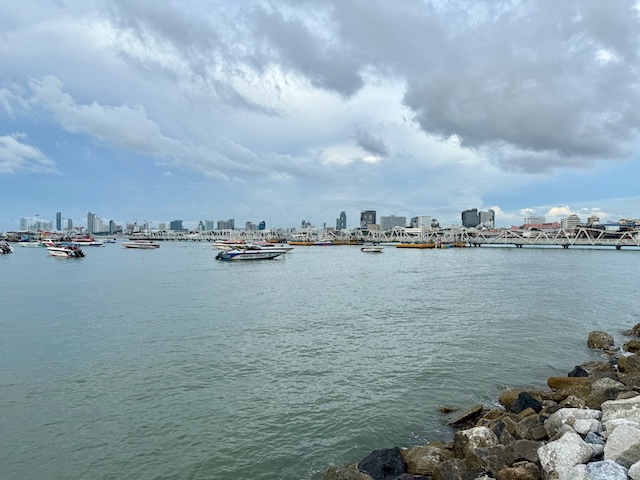 Bateaux au départ du Bali Hai Pier à Pattaya vers Koh Larn