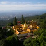 Vue aérienne du Wat Phra That Doi Suthep surplombant Chiang Mai