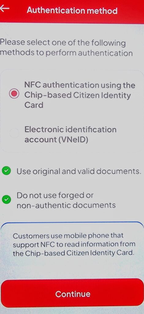 Exemple d'écran d'authentification sur une application de banque vietnamienne, montrant les options NFC et VNeID.