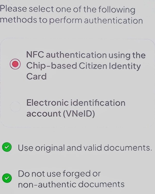 Exemple d'écran d'authentification sur une application de banque vietnamienne, montrant les options NFC et VNeID.