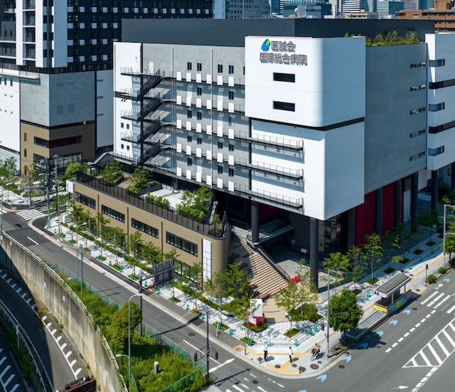 hôpital moderne au Japon illustrant le coût élevé des soins médicaux pour les voyageurs