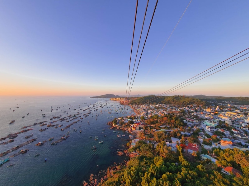 Vue sur An Thoi et la télécabine de Hon Thom à Phu Quoc au Vietnam