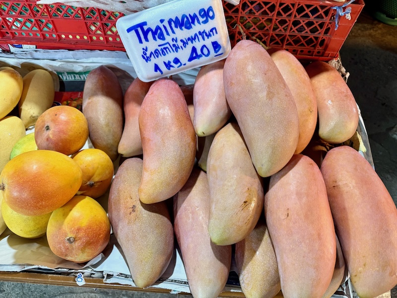 Mangues thaïlandaises vendues sur un marché en Thaïlande