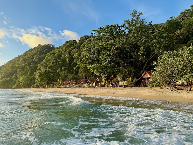 Bungalows en bord de plage à White Sand Beach sur l’île de Koh Chang