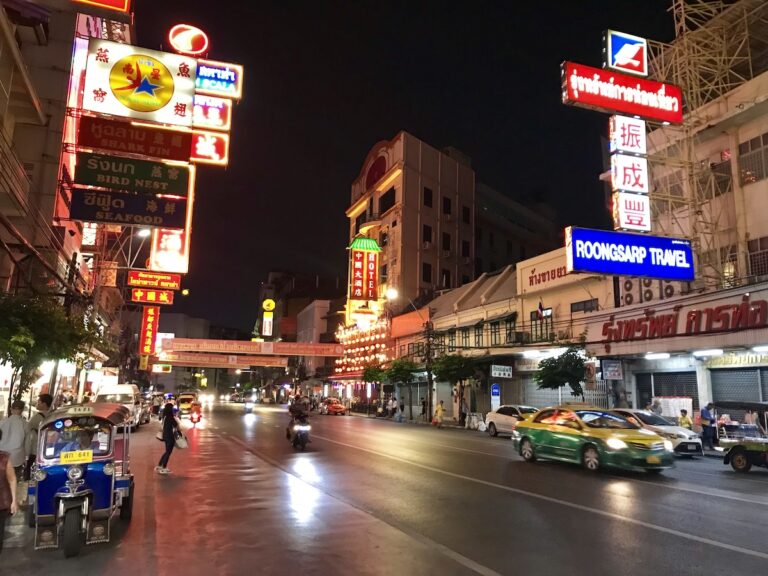 Yaowarat Road à Chinatown Bangkok de nuit